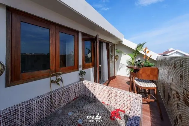 Rooftop Jacuzzi Suite