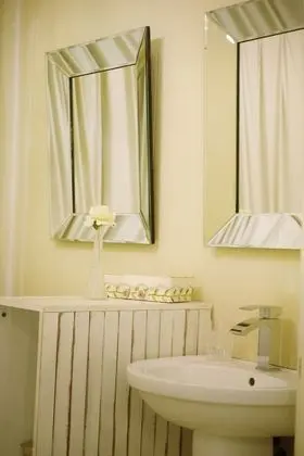 Luxury Tek Büyük veya İki Ayrı Yataklı Oda, 1 Yatak Odası, Bahçe Manzaralı