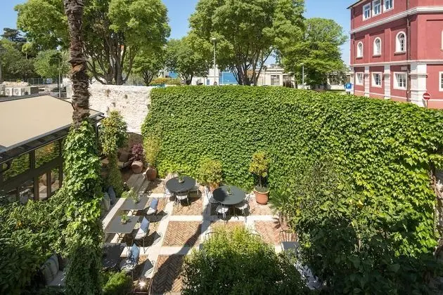 Deluxe Oda, 1 En Büyük (King) Boy Yatak ve Çekyat, Asma Kat