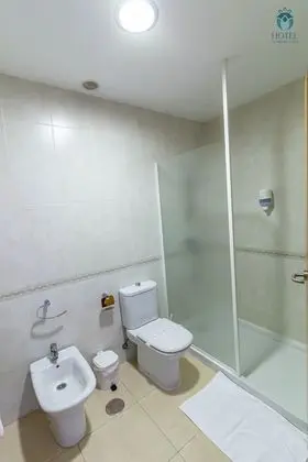 Büyük Yataklı Tek Kişilik Oda