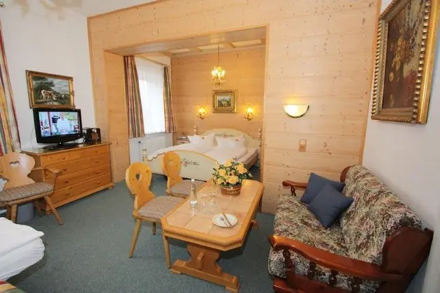 Stüdyo (Waxenstein)