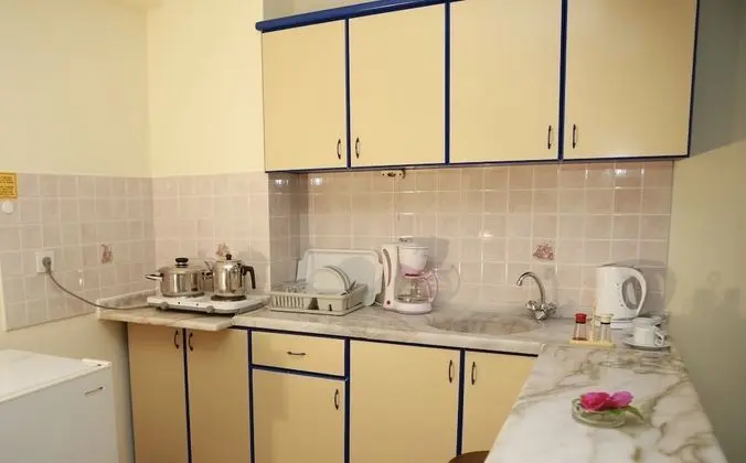 Tek Büyük Yataklı Oda, Ek Bina
