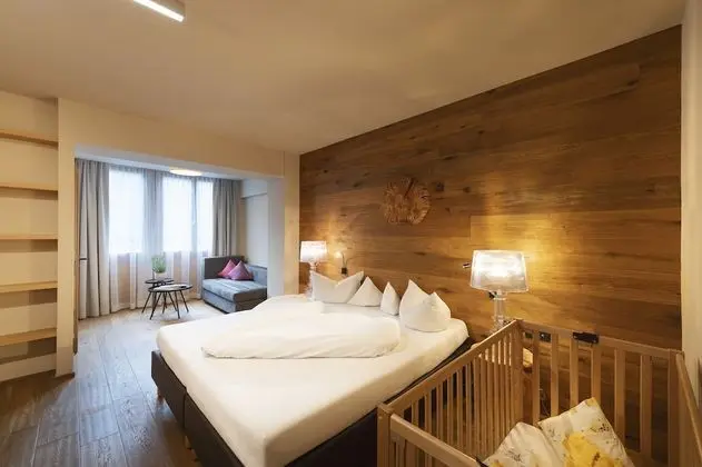 Family Oda (with Shower)