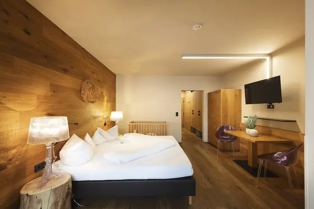 Family Oda (with Shower)