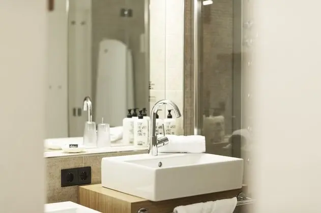 Family Oda (with Shower)