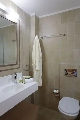 Standard Tek Büyük Yataklı Oda, Kısmi Deniz Manzaralı