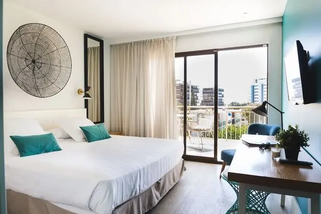 Premium Tek Büyük Yataklı Oda