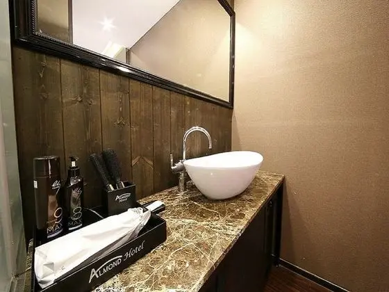Standard Tek Büyük Yataklı Oda (Interior Design of a Room is Randomly)