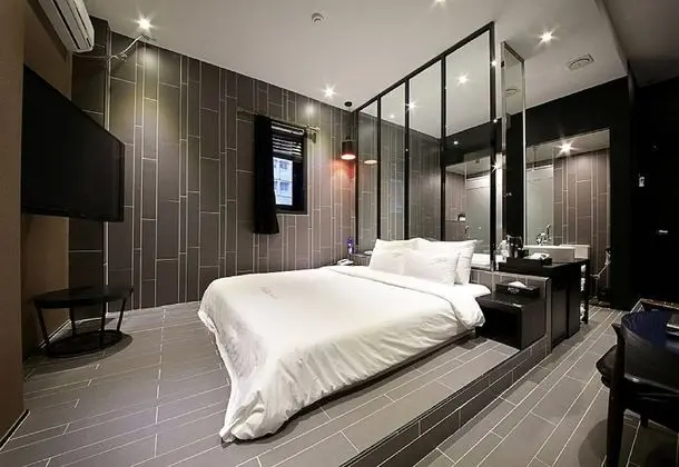 Superior Tek Büyük Yataklı Oda (Interior Design of a Room is Randomly)