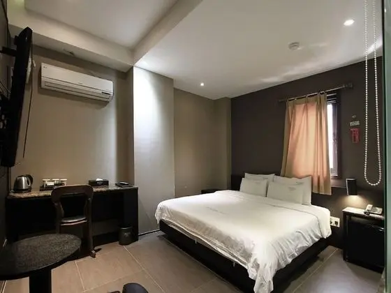 Superior Tek Büyük Yataklı Oda (Interior Design of a Room is Randomly)