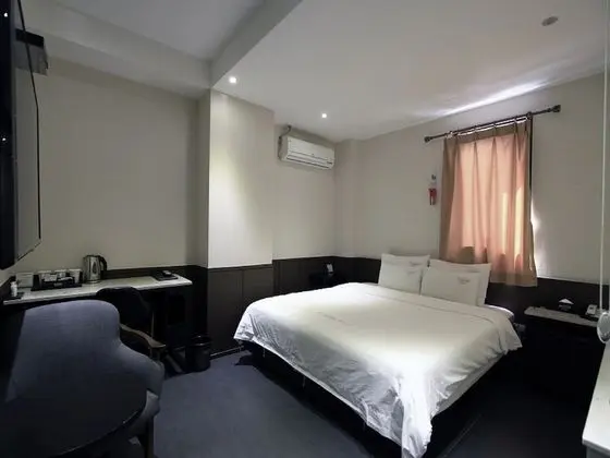 Superior Tek Büyük Yataklı Oda (Interior Design of a Room is Randomly)