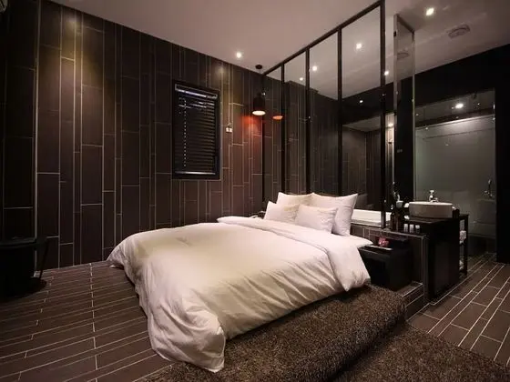 Superior Tek Büyük Yataklı Oda (Interior Design of a Room is Randomly)