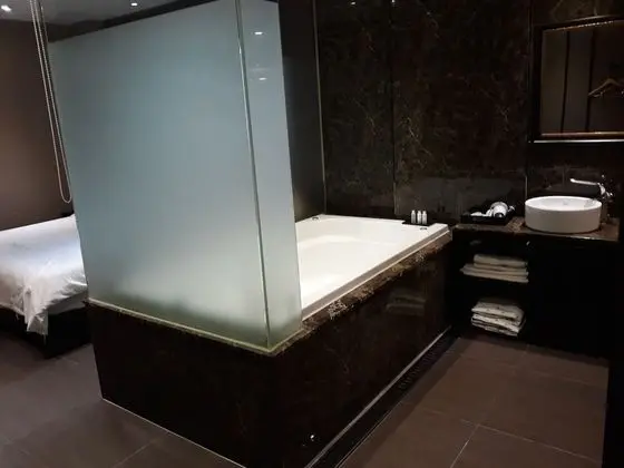 Superior Tek Büyük Yataklı Oda (Interior Design of a Room is Randomly)
