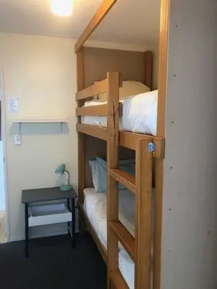 Üç Kişilik Oda, Ortak Banyo