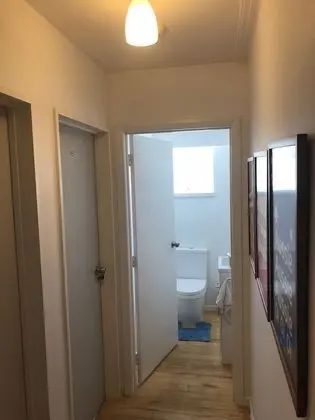 Üç Kişilik Oda, Ortak Banyo