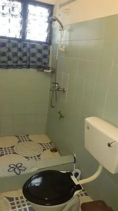 Tek Büyük Yataklı Oda (Paul Bogle - Shared Bathroom)