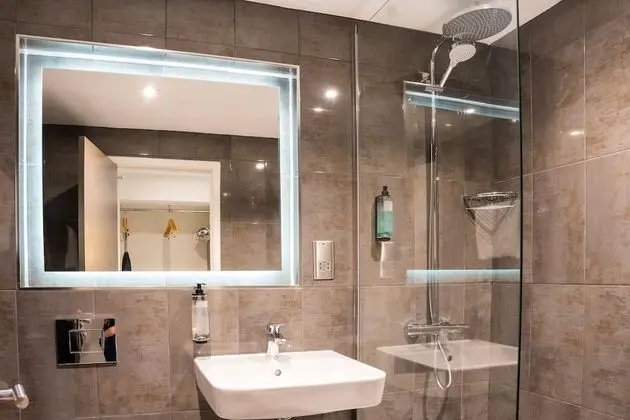Premium Tek Büyük Yataklı Oda
