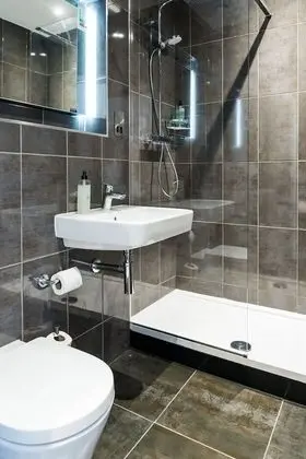 Premium Tek Büyük Yataklı Oda