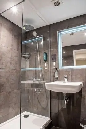 Premium Tek Büyük Yataklı Oda