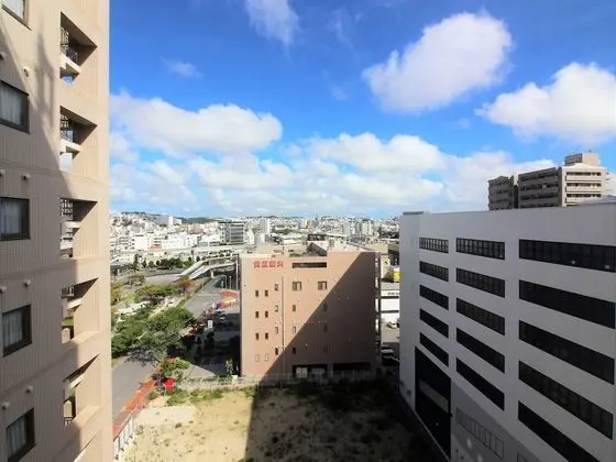 İki Ayrı Yataklı Oda, Sigara İçilmez