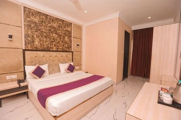 Deluxe Tek Büyük Yataklı Oda