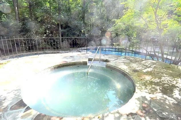 Ev, Birden Çok Yatak (Almost Heaven - Cozy and Wonderful )