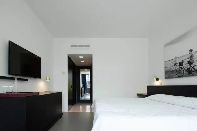 https://i.travelapi.com/lodging/1000000/570000/564800/564770/7e161c0c_z.jpg