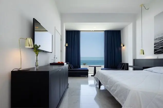 https://i.travelapi.com/lodging/1000000/570000/564800/564770/916e3f1a_z.jpg