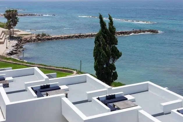 https://i.travelapi.com/lodging/1000000/570000/564800/564770/9efeed6a_z.jpg