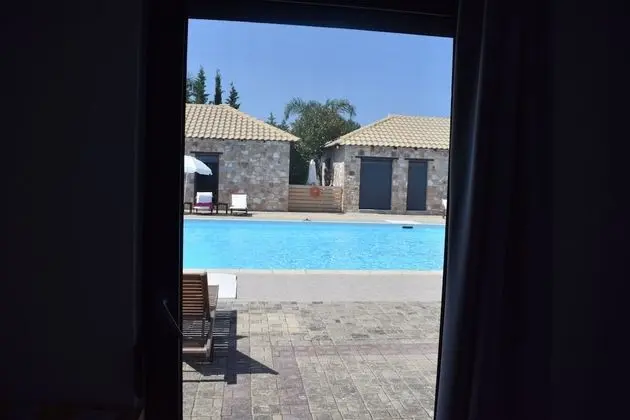 Deluxe Tek Büyük veya İki Ayrı Yataklı Oda, Havuz Manzaralı