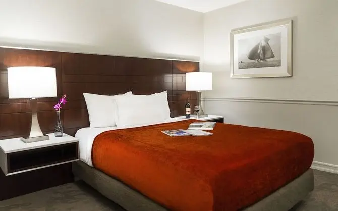 ADA Deluxe King Accessible - Free Breakfast, Internet, Parking