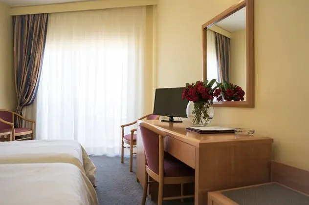 1 Çift Kişilik Veya 2 Tek Kişilik Yatak Pool View