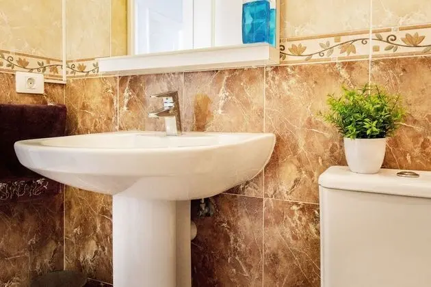 Basic Tek Büyük Yataklı Oda, Ortak Banyo