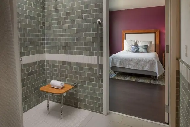Standard Oda, 2 Tek Kişilik Yatak, Engellilere Uygun (Comms Accessible. Roll-In Shower)