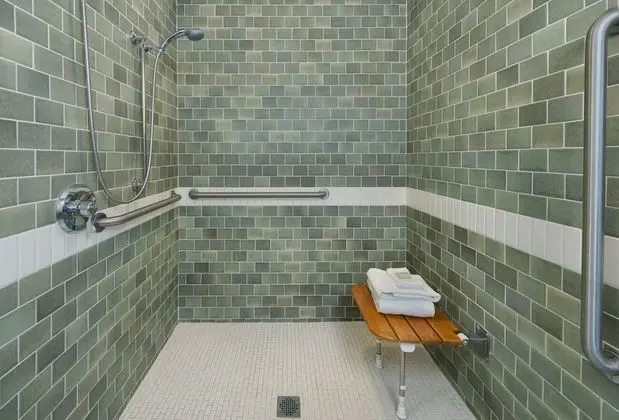 Standard Oda, 2 Tek Kişilik Yatak, Engellilere Uygun (Comms Accessible. Roll-In Shower)