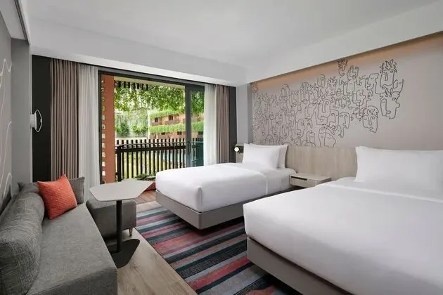 aloft, Oda, 2 Çift Kişilik Yatak, Sigara İçilmez, Havuz Manzaralı