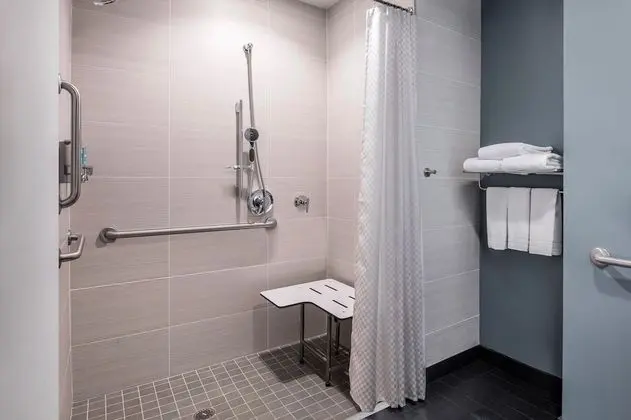 Oda, 1 En Büyük (King) Boy Yatak (Mobility/Hearing Accessible, Tub)