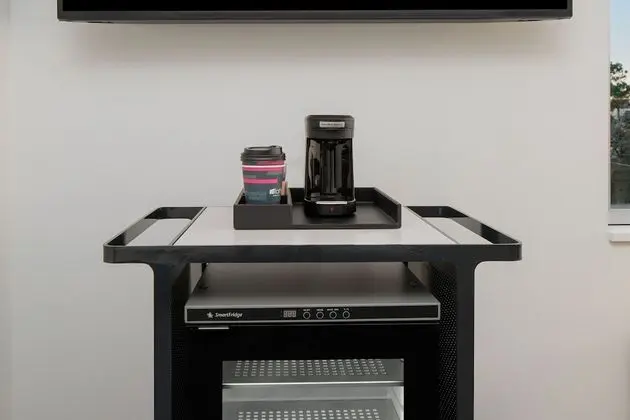 Oda, 1 En Büyük (King) Boy Yatak, Engellilere Uygun, Sigara İçilmez (Mobility w/ Tub)