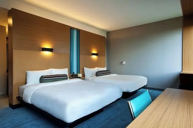 Oda, 2 Büyük (Queen) Boy Yatak (Mobility Accessible, Roll-In Shower)