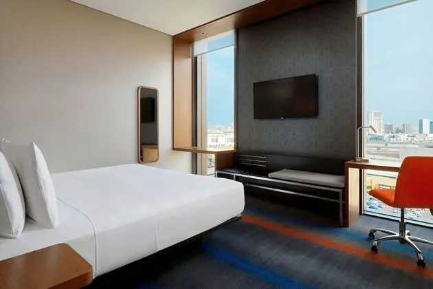 Aloft Room - King Bed (Free Shuttle to Metro Station, JBR Beach & Mall of the Emirates)