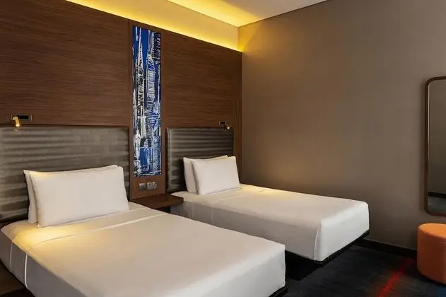Aloft Room - Twin Bed (Free Shuttle to Metro Station, JBR Beach & Mall of the Emirates)