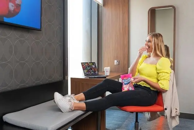 Savvy Suite - King Bed (Free Shuttle to Metro Station, JBR Beach & Mall of the Emirates)