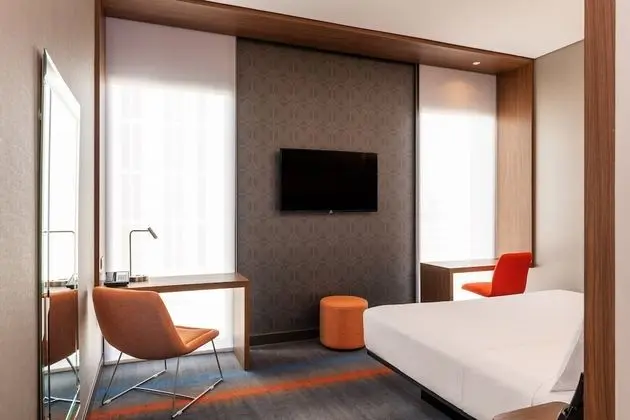Savvy Suite - King Bed (Free Shuttle to Metro Station, JBR Beach & Mall of the Emirates)