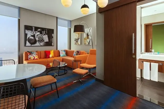 Savvy Suite - King Bed (Free Shuttle to Metro Station, JBR Beach & Mall of the Emirates)