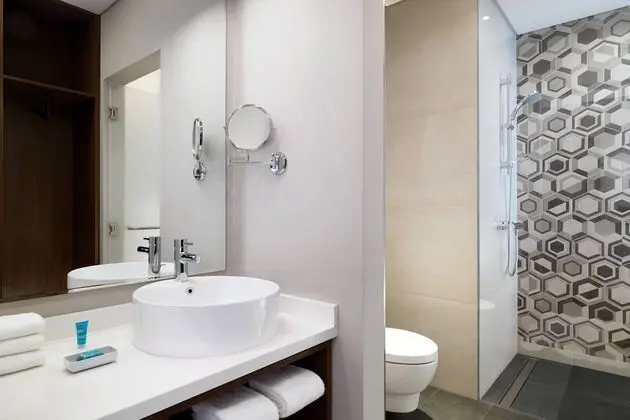 Savvy Suite - King Bed (Free Shuttle to Metro Station, JBR Beach & Mall of the Emirates)
