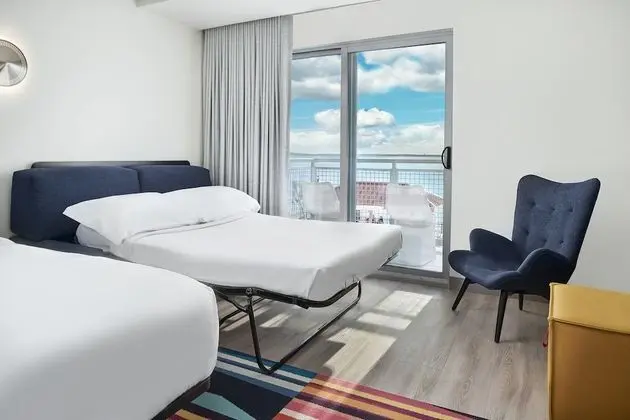 Oda, 2 Büyük (Queen) Boy Yatak, Sigara İçilmez, Balkon (Waterfront)