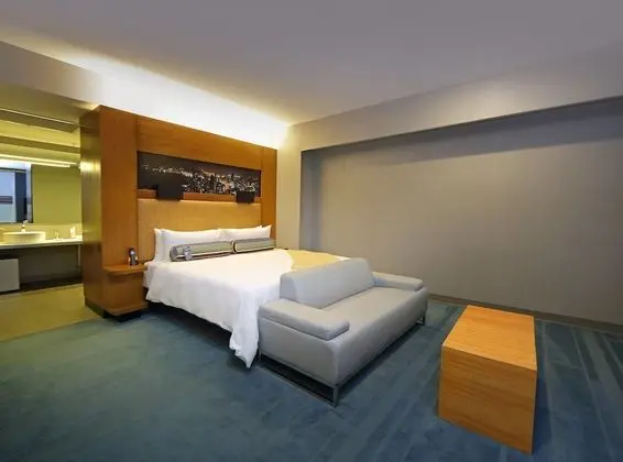 aloft, Süit, 2 Büyük (Queen) Boy Yatak, Şehir Manzaralı