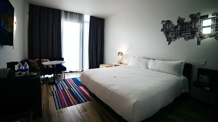 Oda, 1 En Büyük (King) Boy Yatak, Balkon, Köşe (Urban)