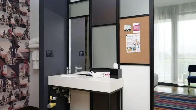 Oda, 1 En Büyük (King) Boy Yatak, Sigara İçilmez, Balkon (Breezy)