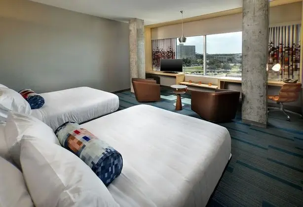Süit, 2 Büyük (Queen) Boy Yatak, Şehir Manzaralı (Mobility Accessible, Tub)